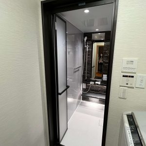 ブラックのお浴室ドア額縁